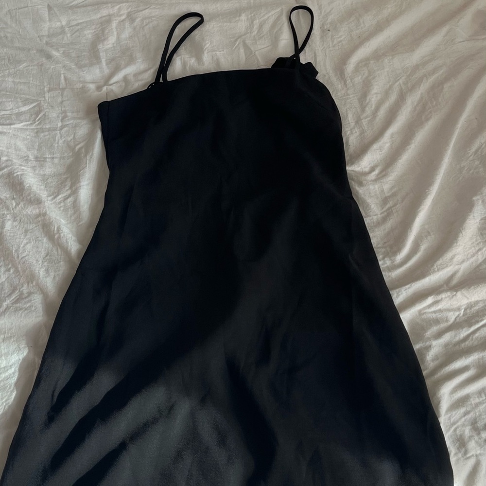LULU’S BLACK DRESS W/ TIE BACK & ADJUSTABLE STRAPS - SIZE SMALL